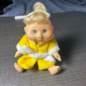 Cabbage Patch Kid Mattel 4” 1995 Robe Blonde Green Eyes Plastic